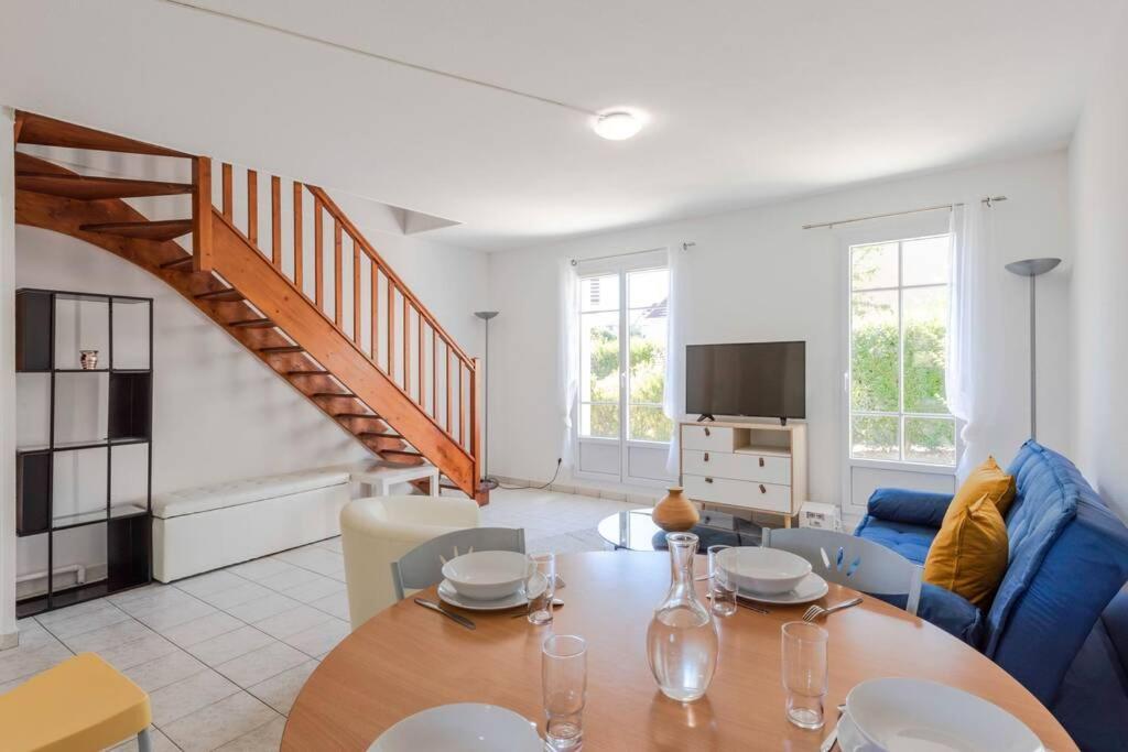 Guest House III Magny-le-Hongre Buitenkant foto
