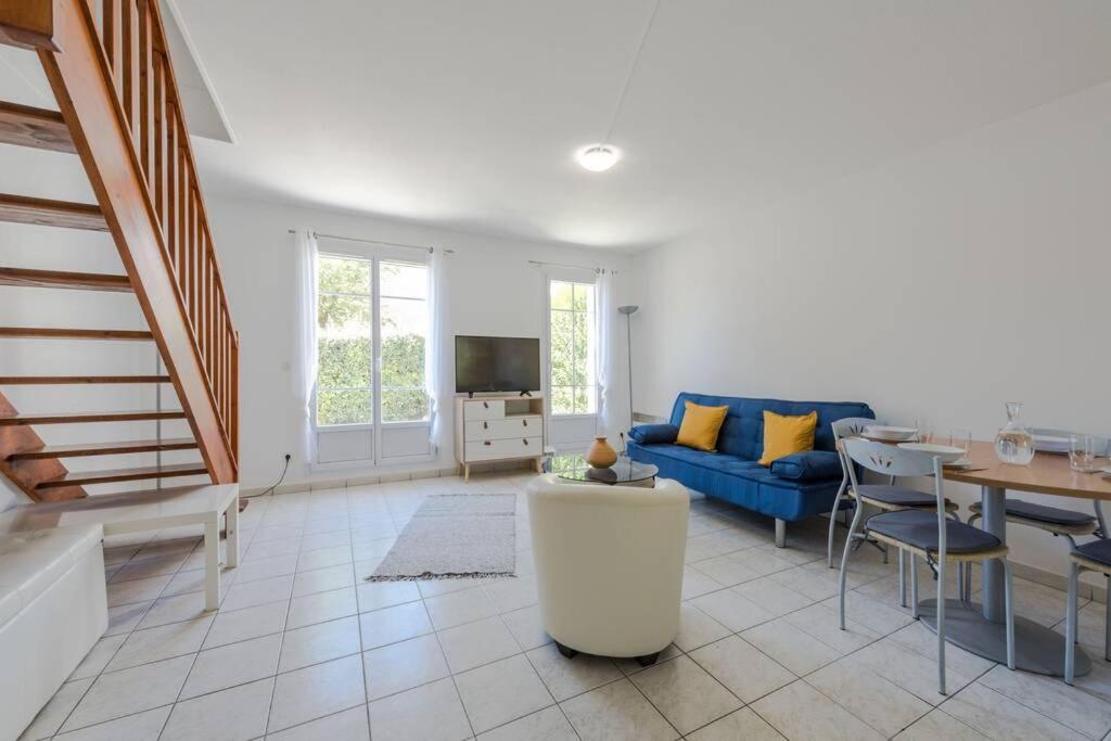 Guest House III Magny-le-Hongre Buitenkant foto